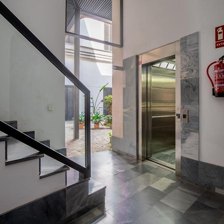 Ry Aparcamiento Incluido Junto A Catedral Ideal Parejas Севиля Екстериор снимка