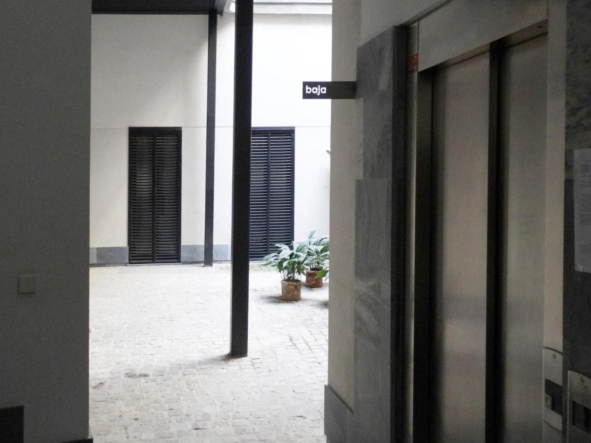 Ry Aparcamiento Incluido Junto A Catedral Ideal Parejas Севиля Екстериор снимка
