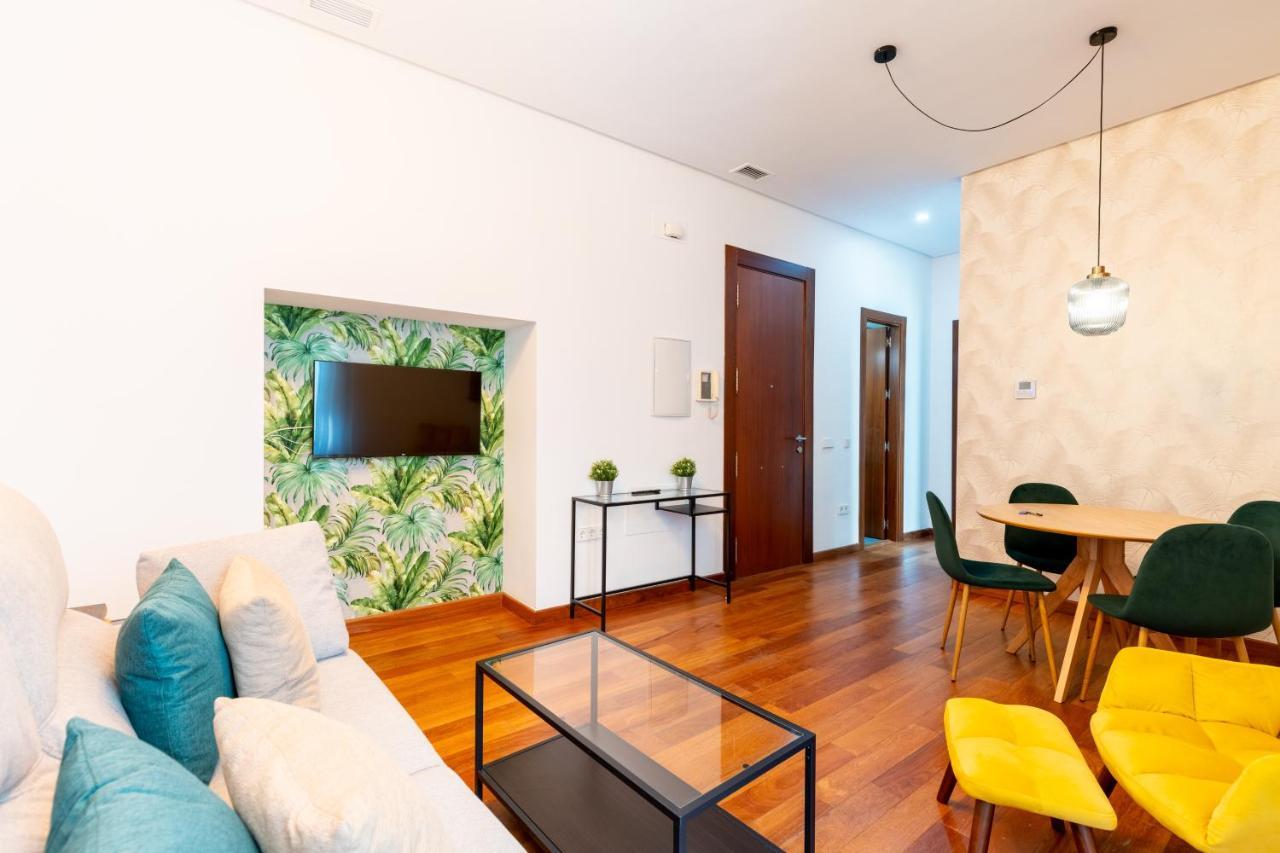 Ry Aparcamiento Incluido Junto A Catedral Ideal Parejas Севиля Екстериор снимка